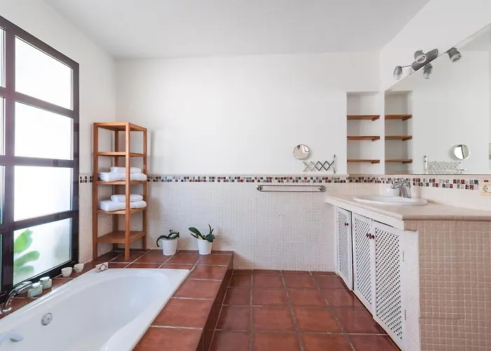 Home2book El Naranjo, Garden & Pool Villa *