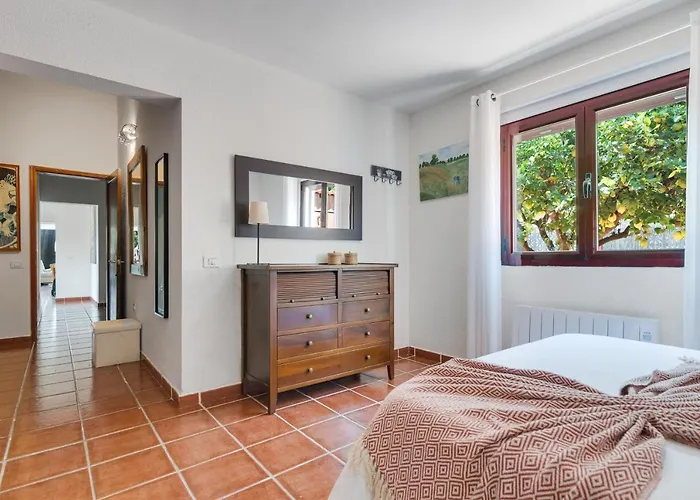 Home2book El Naranjo, Garden & Pool Villa *